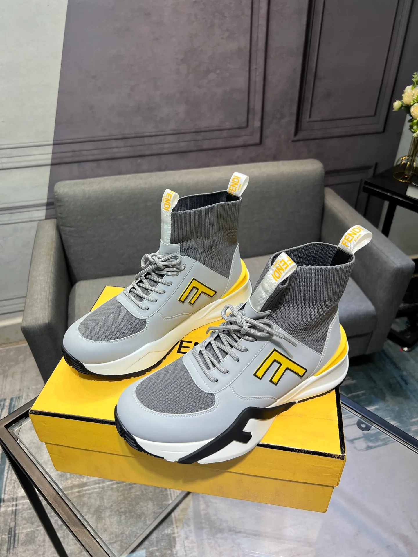 Men's shoes 💰580 FENDI men's fashion casual shoes 👟Hot sale🔥Official website 1:1 replica ⬆️Original quality - Original leather - Original breathable mesh lining Original outsole 1:1 replica, code number 38-44 (45-46 customized)